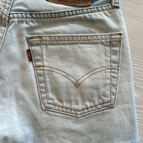 Women’s Levi’s Denim Shorts - Great condition - Intentional distress - Picture 6 of 13
